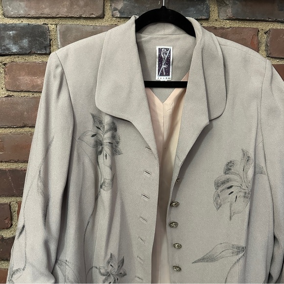 VTG Zelda floral button front 3/4 sleeve blazer size 18 -44 chest / 27” long - Picture 4 of 7